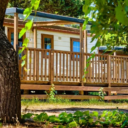 营地 La Scogliera 圣凯撒利亚温泉