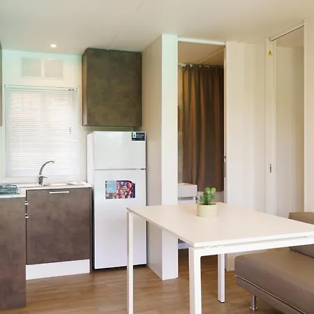 营地 La Scogliera 圣凯撒利亚温泉