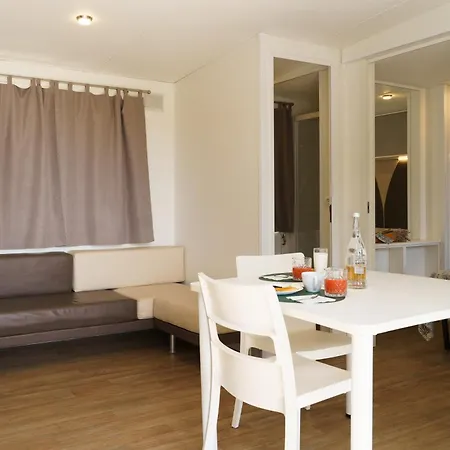 营地 La Scogliera 圣凯撒利亚温泉